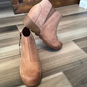 Sorel Ellie Zip Up Suede Boots, Size 11